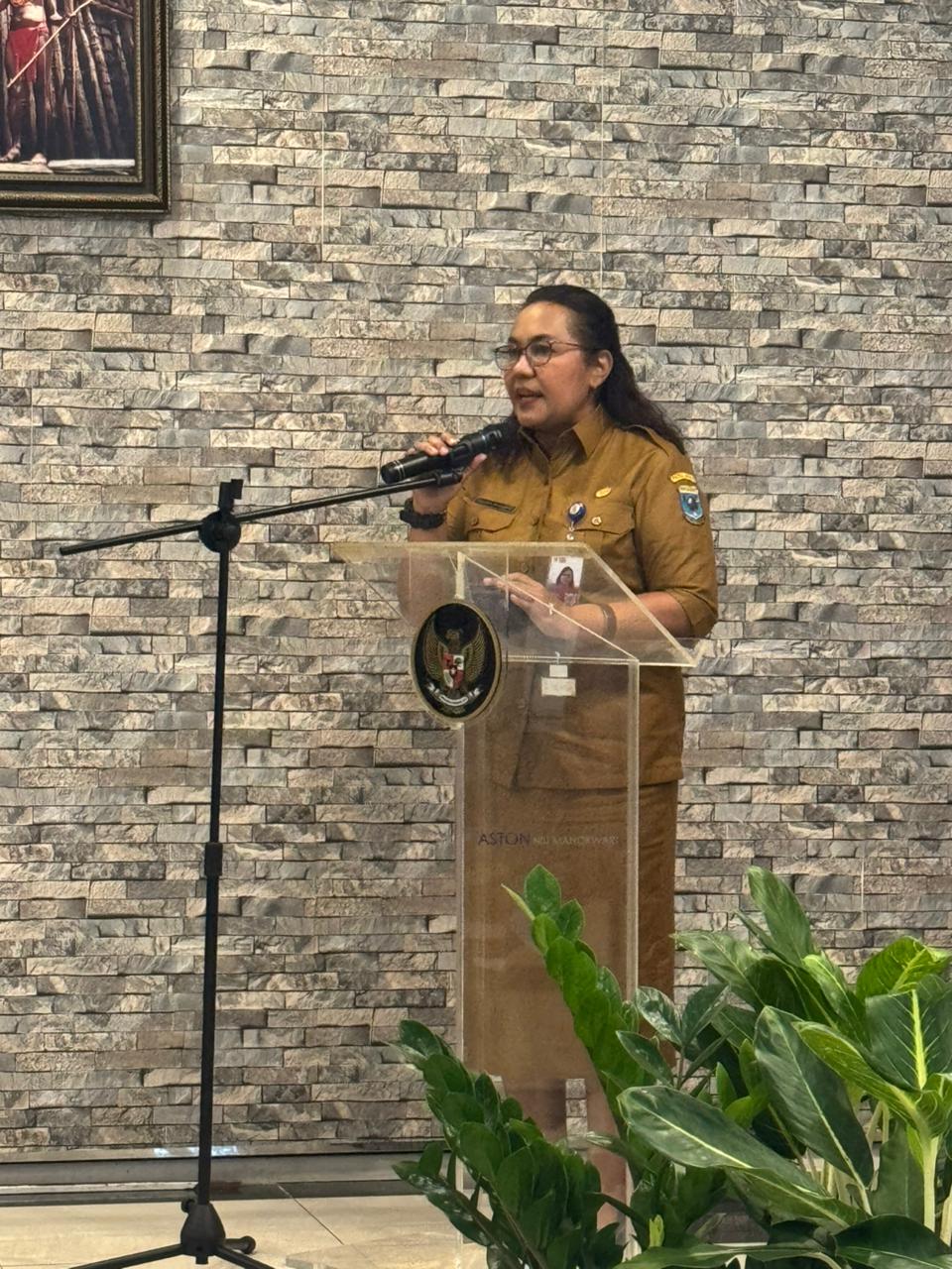 Plt. Kepala Bappeda Papua Barat Paparkan Arah Kebijakan Pembangunan Bidang Kependudukan dan Pencatatan Sipil